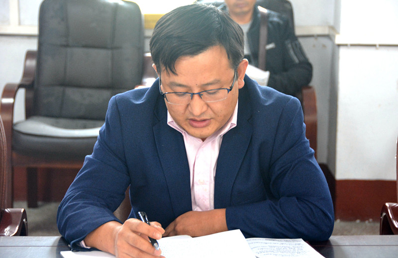 市档案馆党支部副书记作中心组研讨发言_副本.jpg